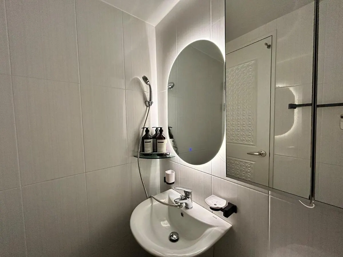 Apartment 3-Bed Gimpo Airport Stay, Filtered Water, Dryer, Early Check-In Or Late Check-Out Flexibly Seoul